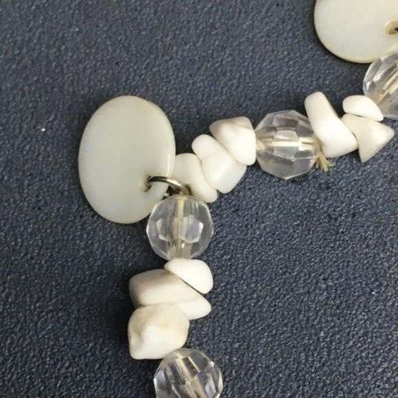 White Stretch Bracelet Disk Organic Shell Chip Clear Retro BoHo Beach - Picture 2 of 3